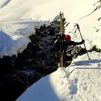  Traversée du torrent des Aiguilles