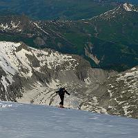  Cyril arrive, le col du Joly en fond