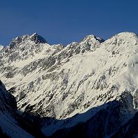  A gauche Aiguille de Chanrossa et à droite Le Petit Mont Blanc