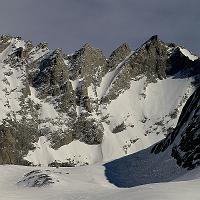  Aiguille de l'Epéna, à droite