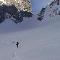  Sous le col ...