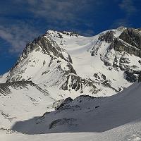  Les Grands Couloirs (voie classique) encore bien en glace.