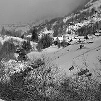 Au fond Champagny dans le brouillard