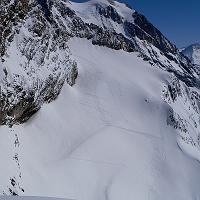  Arrivée au col, vue sur la descente N.O. du col de la Glère versant Sud.