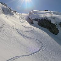  Neige extraordinaire du col (3136 m) jusqu'à la fin du versant Nord (1920 m)