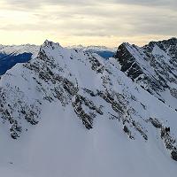  Les Aiguilles du Mont à gauche et L'Aiguille du Bouchet de Serraval à droite