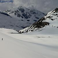  Le barrage du clou et l'aiguille Rouge (les Arcs 2000) au fond