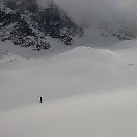  Jean-Louis, minuscule dans le blanc
