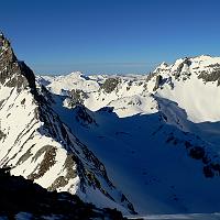  L'Aiguille de la Nova à gauche