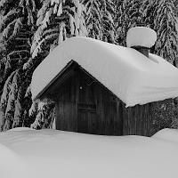  Gros paquet neige en fond de vallon, il fait -5°C, il est 14h00