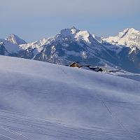  Le Haut de Marlens sur fond de Bauges