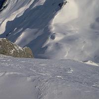  Depuis l'épaule du Charvin la face N.E.: ça plonge