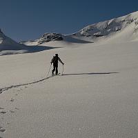  le col des Barmes de l'Ours au fond
