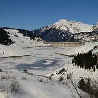  Le bord du lac de Roselend