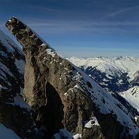  Drôle de forme, peut être due au vent